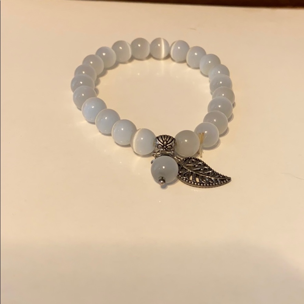 White Beaded Bracelet with Leaf Accessory